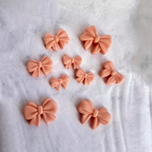 Фигурка из шоколадной глазури Бантики 1,5-2,5 см (9шт)